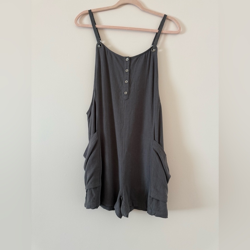NWOT - Volcom romper - Sz S